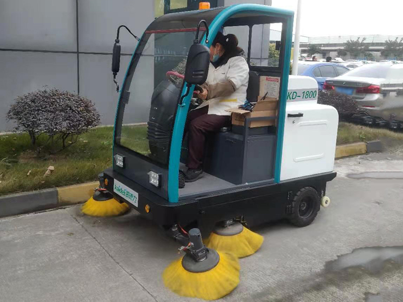 半封閉電動掃地機