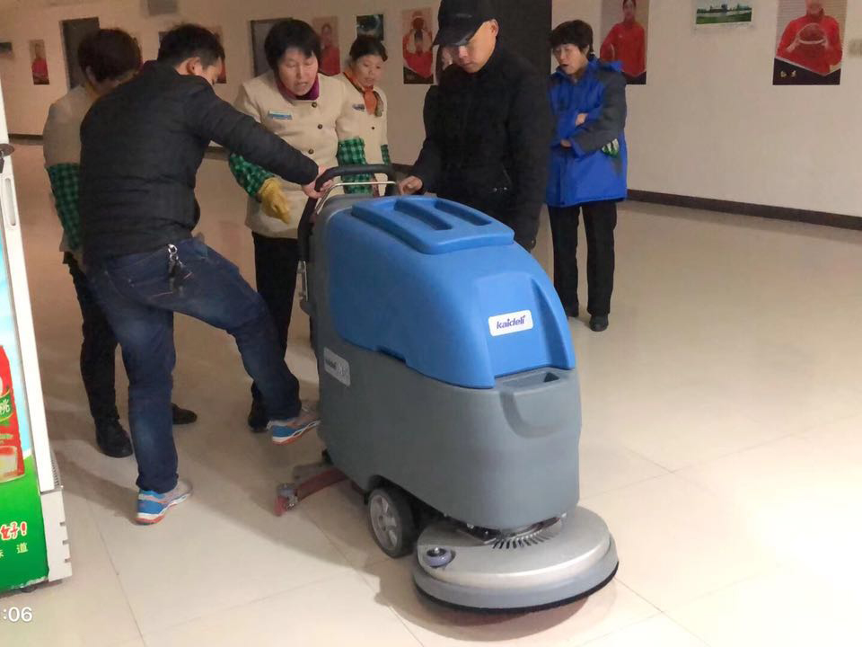 手推式洗地機(jī)的常見問題與排查